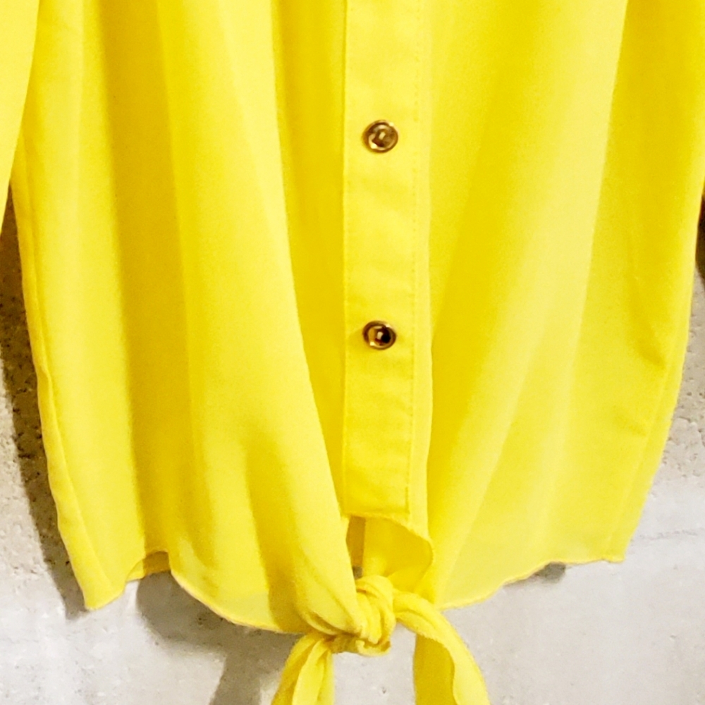 A'GACI • Cold shoulder split sleeve tie up top - Picture 3 of 3
